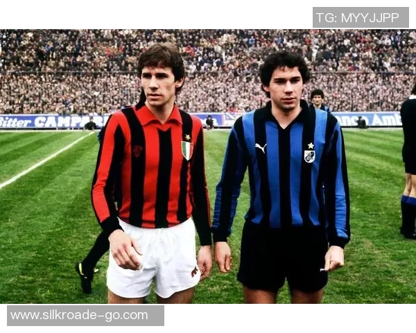 当年绿茵场叱咤风云的足球巨星如今老年风采依旧动人