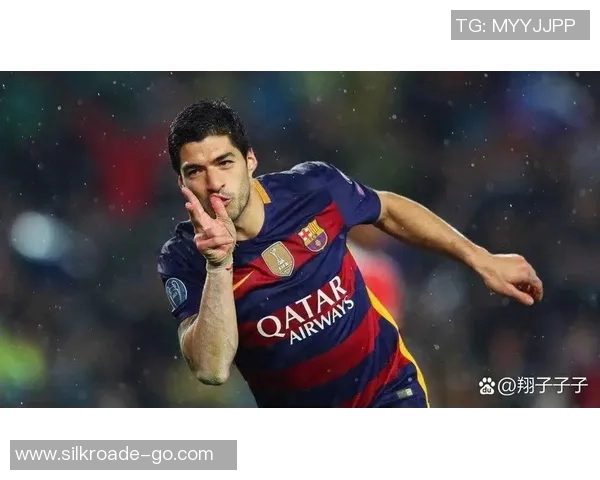 苏亚雷斯足球场上英姿飒爽，尽显球王风范与魅力瞬间