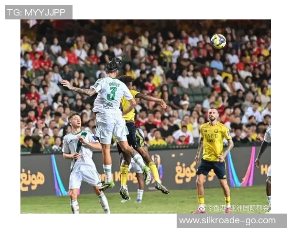 足球巨星与宝贝亲情时光球场之外的温馨瞬间揭秘